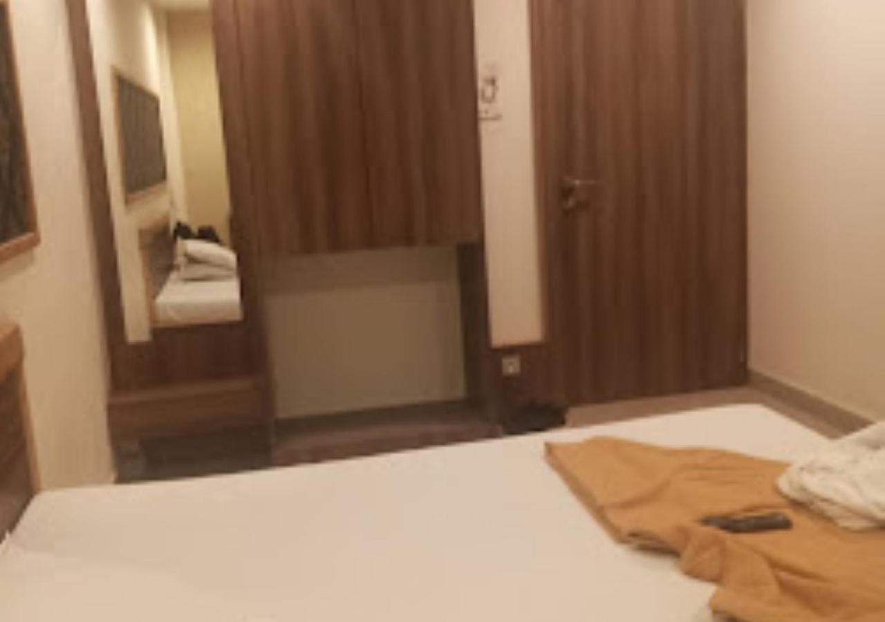 Hotel Jaltarang Kalmath Kankavali Buitenkant foto