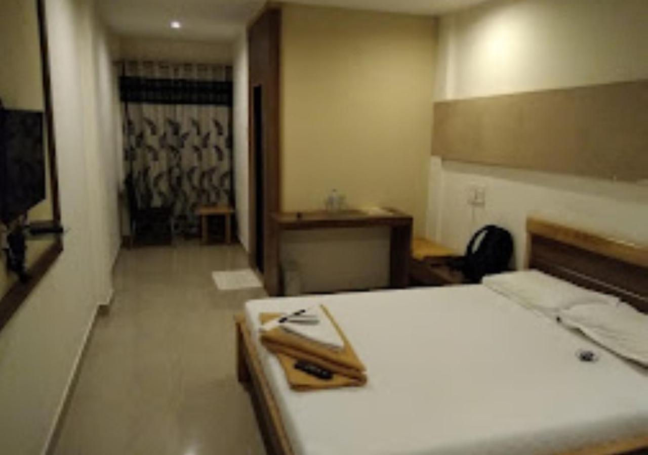 Hotel Jaltarang Kalmath Kankavali Buitenkant foto