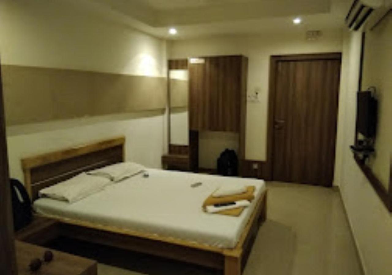 Hotel Jaltarang Kalmath Kankavali Buitenkant foto