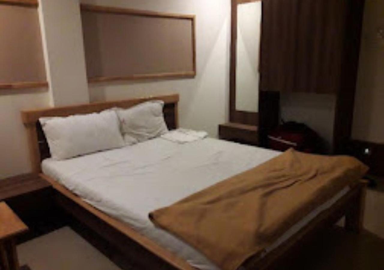 Hotel Jaltarang Kalmath Kankavali Buitenkant foto