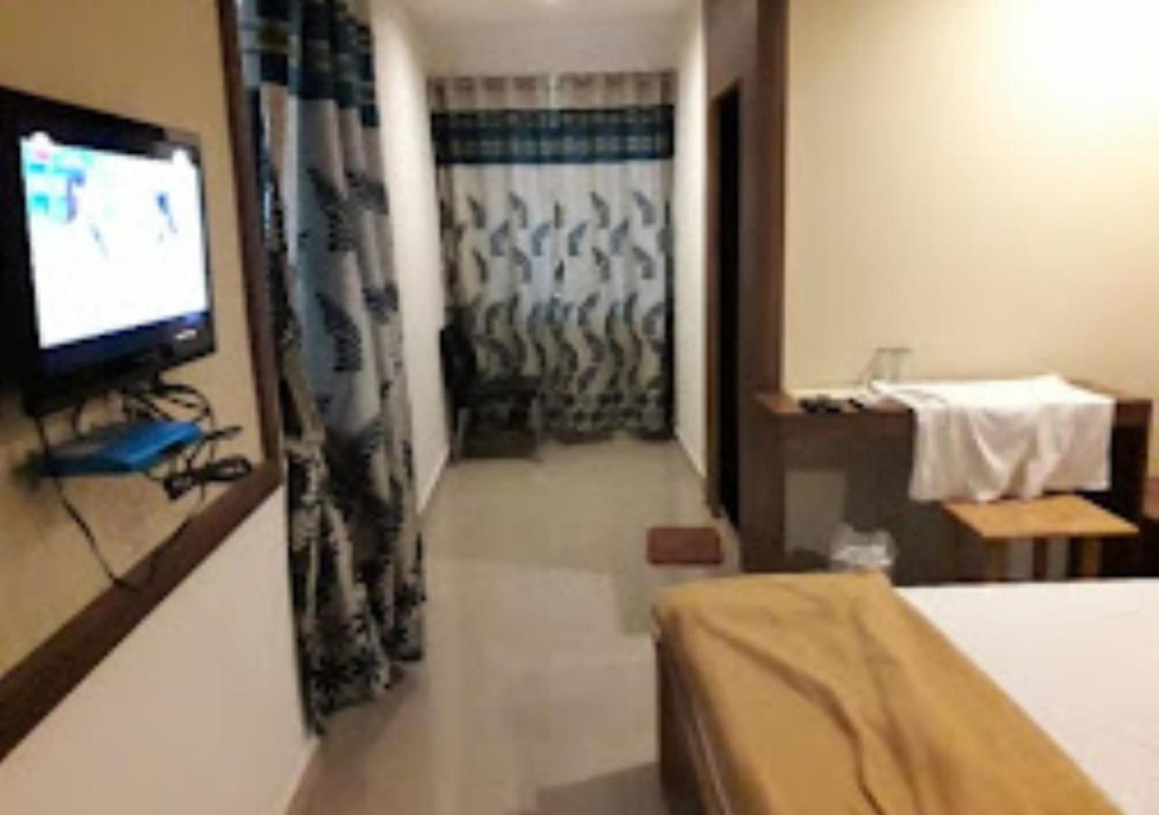 Hotel Jaltarang Kalmath Kankavali Buitenkant foto